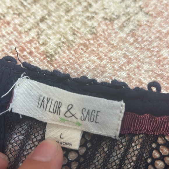 Taylor & Sage Deep Blue High Neck Sleeveless Twin Print Lace Top Sz L - Picture 7 of 7